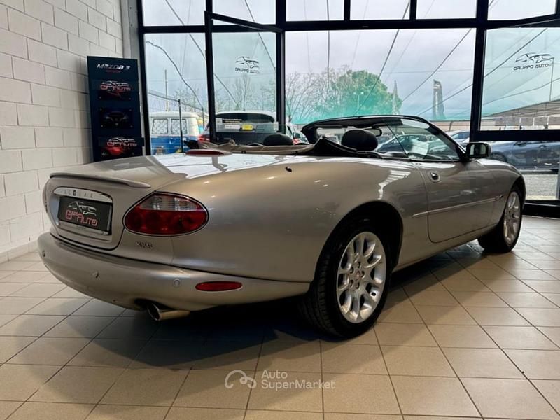 Usata Jaguar XK 363 CV (266 kW) 2002 Argento Cabrio
