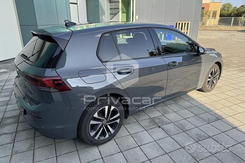 Usata VW Golf VIII Style 116 CV (85 kW) 2021 Grigio Utilitaria