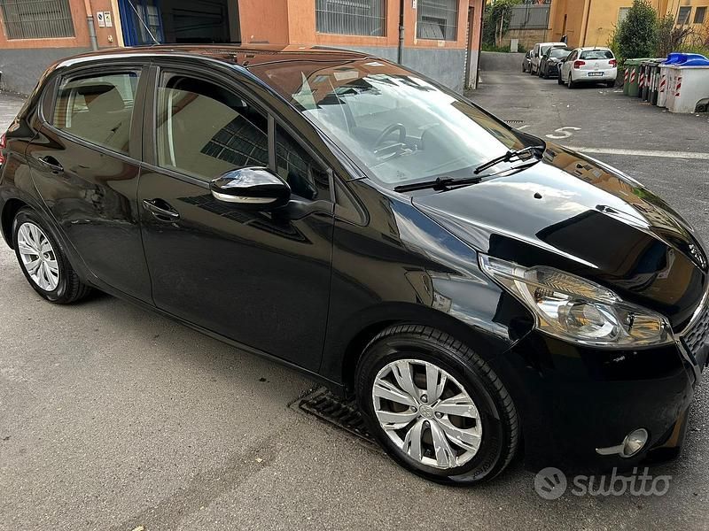 Usata Peugeot 208 68 CV (50 kW) 2014 Nero Utilitaria