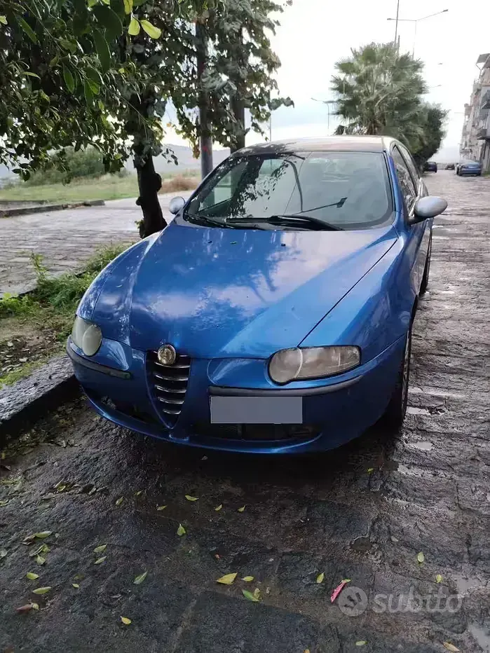 Usata Alfa Romeo 147 116 CV (85 kW) 2004 Bluazzurro Utilitaria