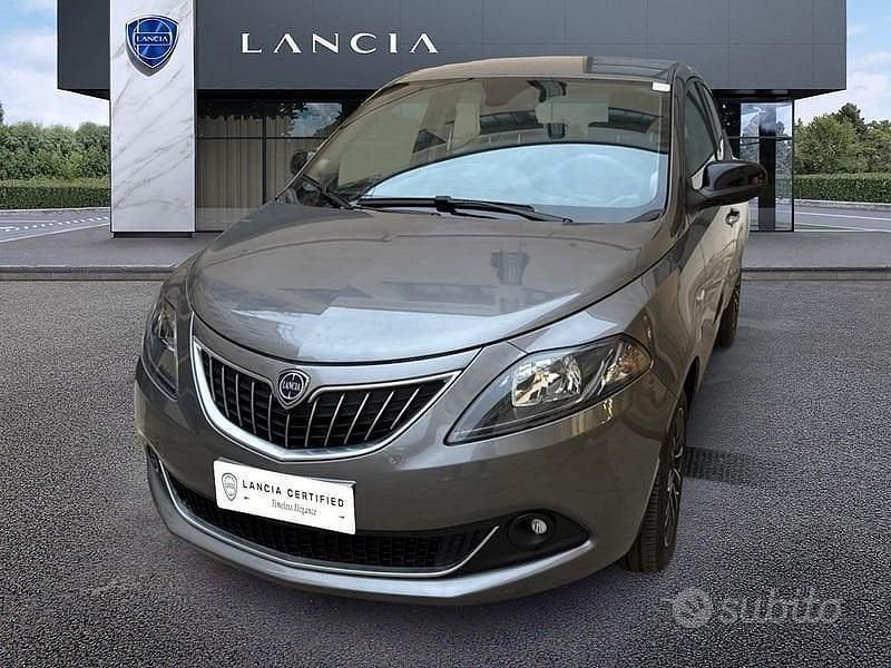 Usata Lancia Ypsilon 70 CV (51 kW) 2024 Grigio Utilitaria