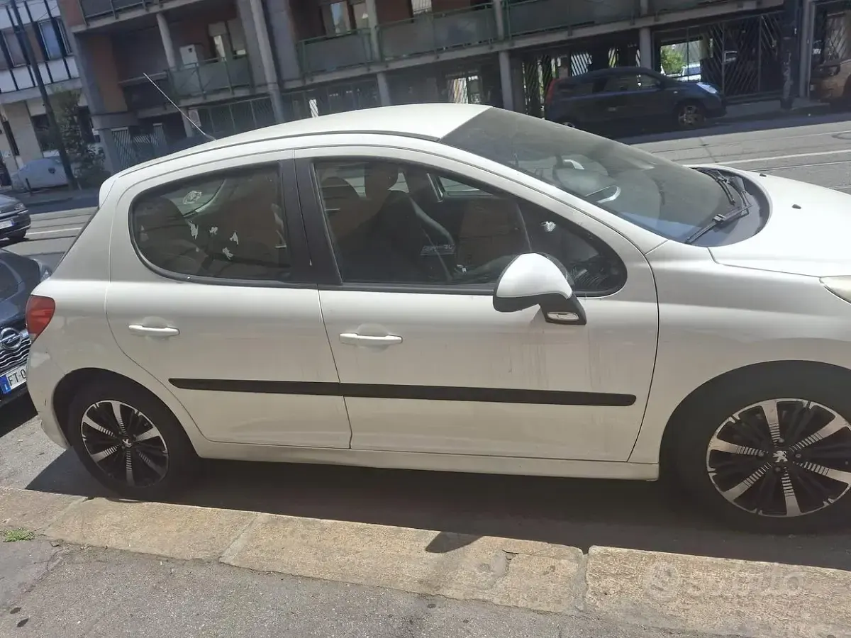 Usata Peugeot 207 95 CV (69 kW) 2011 Bianco Berlina