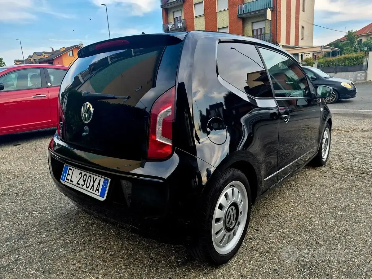 Begagnad VW up! 75 HK (55 kW) 2015 Svart Halvkombi