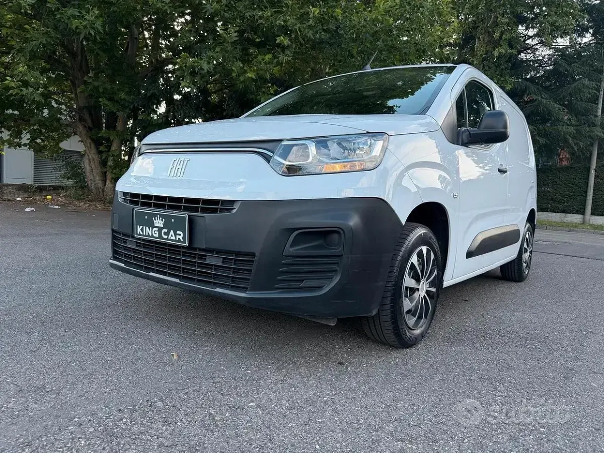 Usata Fiat Doblò 110 CV (80 kW) 2024 Bianco Monovolume