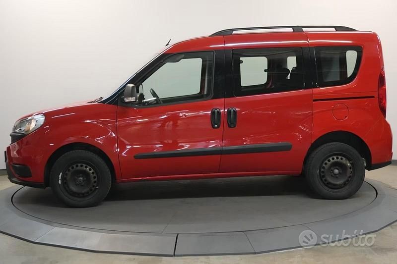 Usata Fiat Doblò Easy 90 CV (66 kW) 2015 Rosso Monovolume