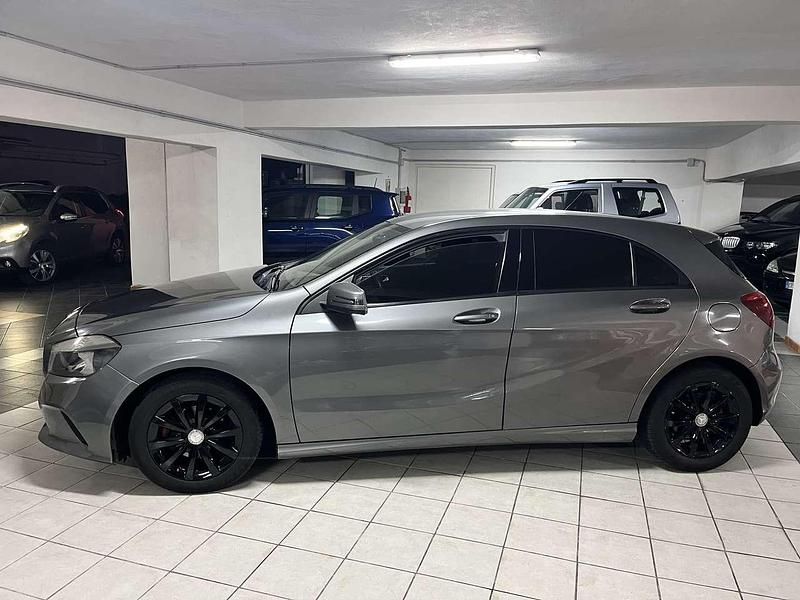 Usata Mercedes A180 109 CV (80 kW) 2015 Grigio Berlina