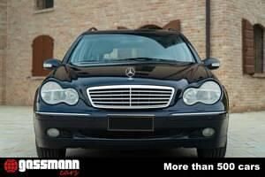 Usado Mercedes C320 Elegance 218 CV (160 kW) 2001 Azul Familiar