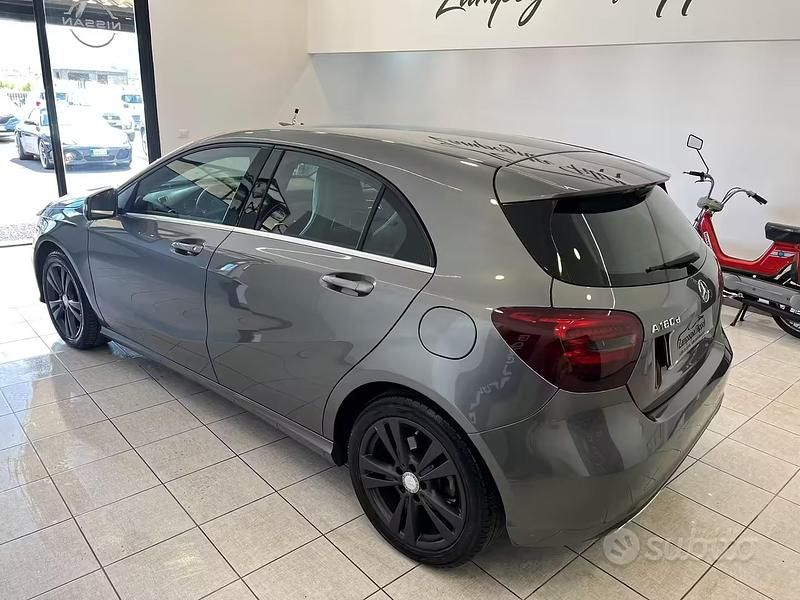 Usata Mercedes A180 Premium 109 CV (80 kW) 2015 Grigio Berlina