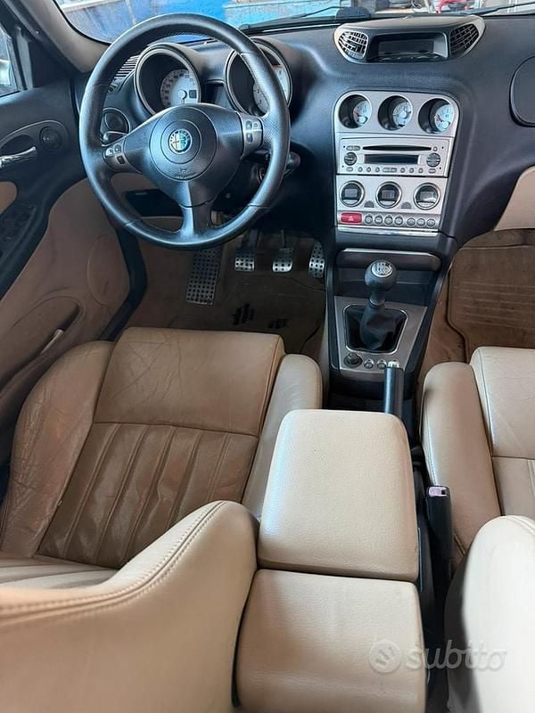 Usata Alfa Romeo Crosswagon 150 CV (110 kW) 2004 Grigio Station wagon