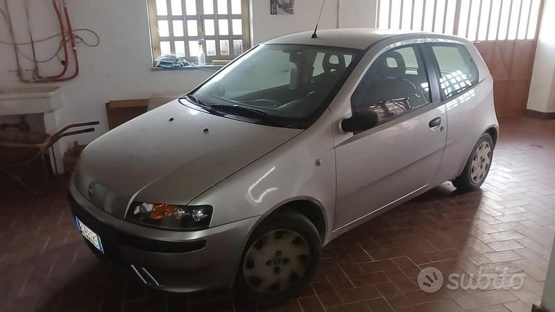 Usata Fiat Punto 54 CV (39 kW) 2002 Grigio Utilitaria