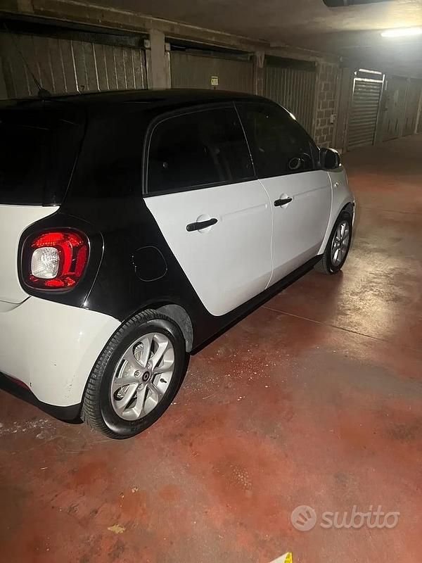 Usata Smart ForFour 71 CV (52 kW) 2016 Bianco Utilitaria