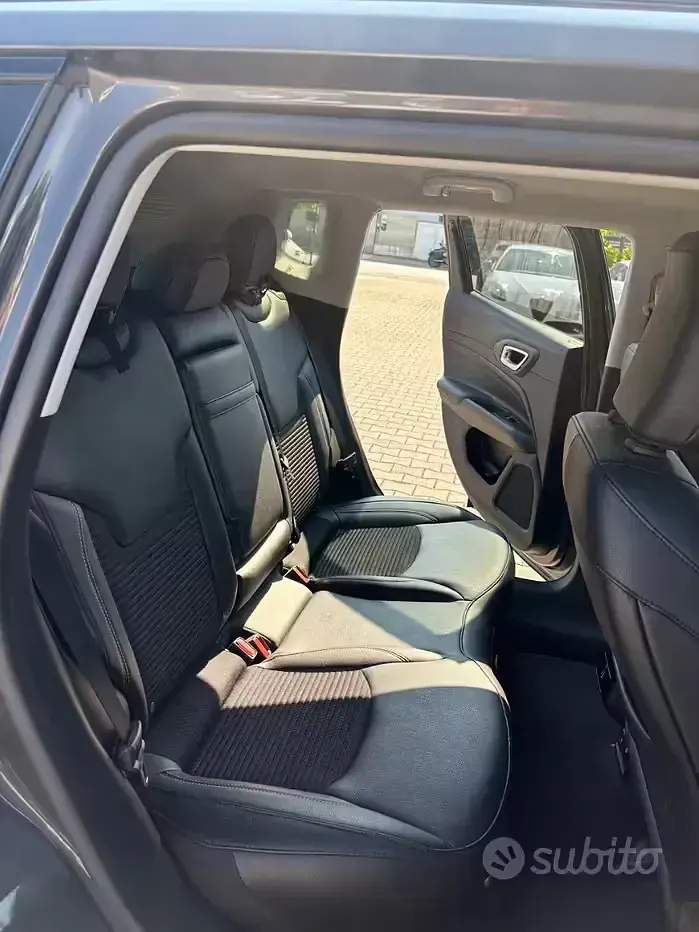 Usata Jeep Compass 131 CV (96 kW) 2023 Grigio SUV