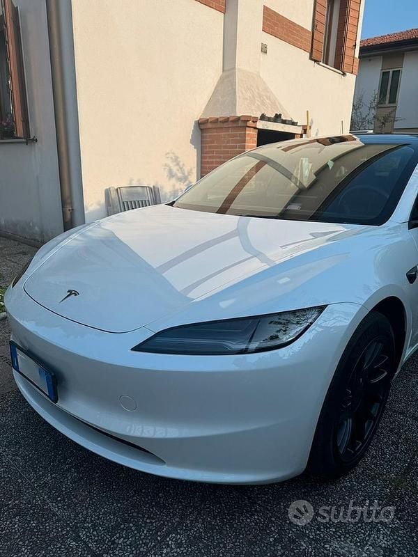 Bianco Usata 2024 Tesla Model 3 RWD Berlina | 33.000 € (Buon prezzo) - Immagine 1/4