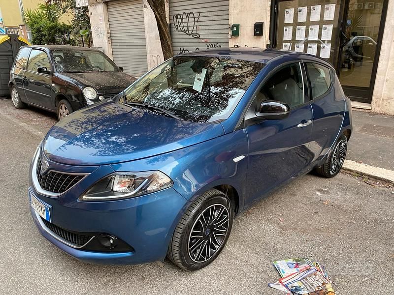 Blu Usata 2022 Lancia Ypsilon Gold Due volumi | 9900 € (Ottimo prezzo) - Immagine 1/4