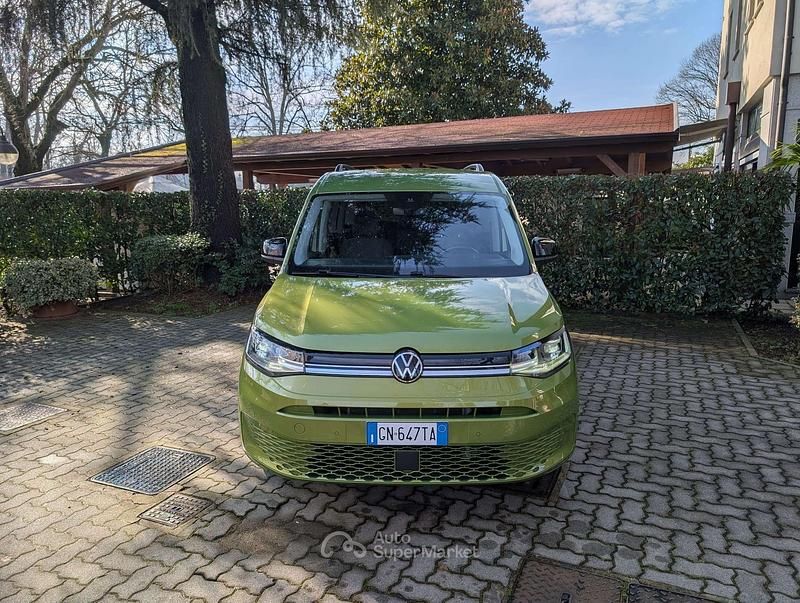 Usata VW Caddy Maxi Life 122 CV (89 kW) 2023 Golden green metallic Monovolume