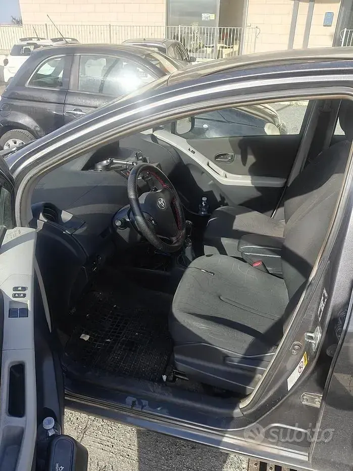 Usata Toyota Yaris 69 CV (50 kW) 2009 Utilitaria