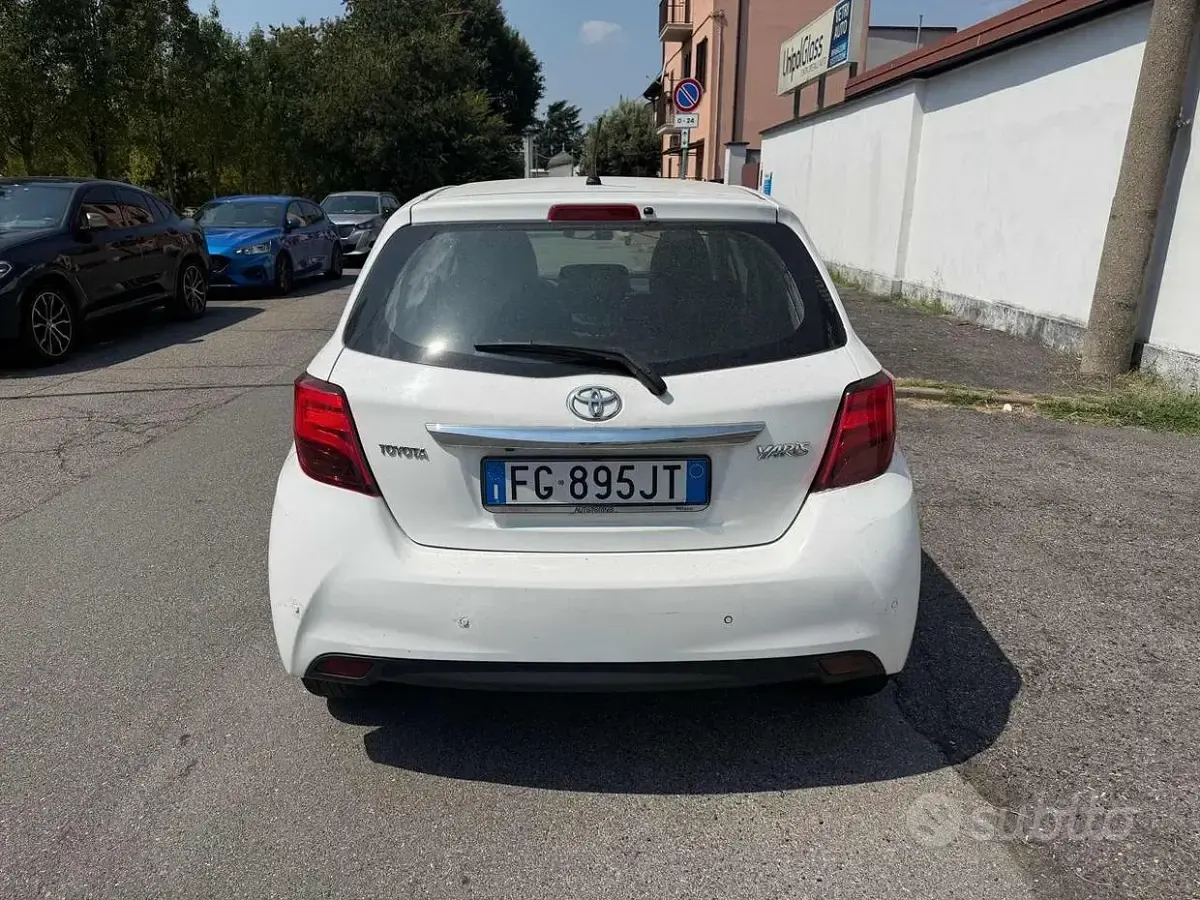 Usata Toyota Yaris Trend 69 CV (50 kW) 2017 Bianco Berlina