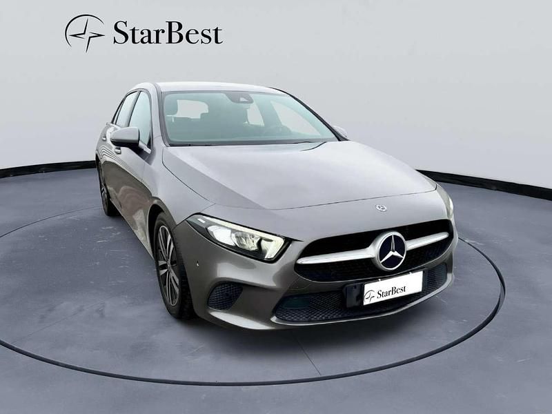 Usata Mercedes A180 Business 116 CV (85 kW) 2019 Grigio selenite