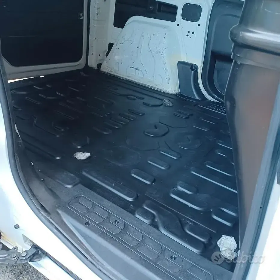 Usata Fiat Doblò Easy 95 CV (69 kW) 2021 Bianco Monovolume