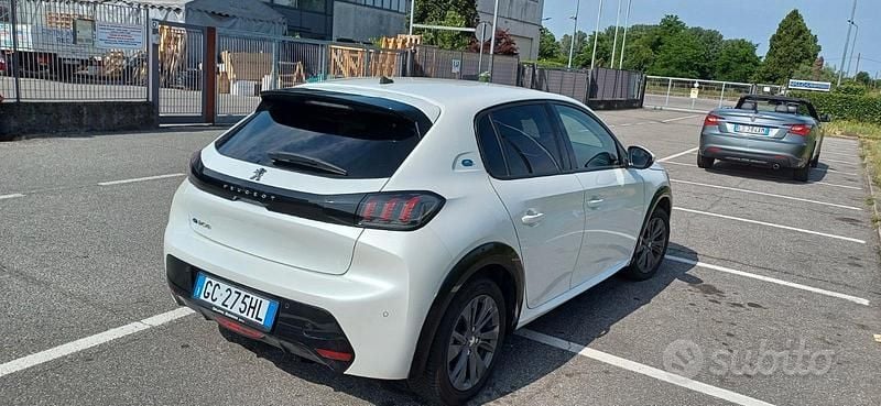 Usata Peugeot e-208 56 kW (77 CV) 2020 Bianco Utilitaria
