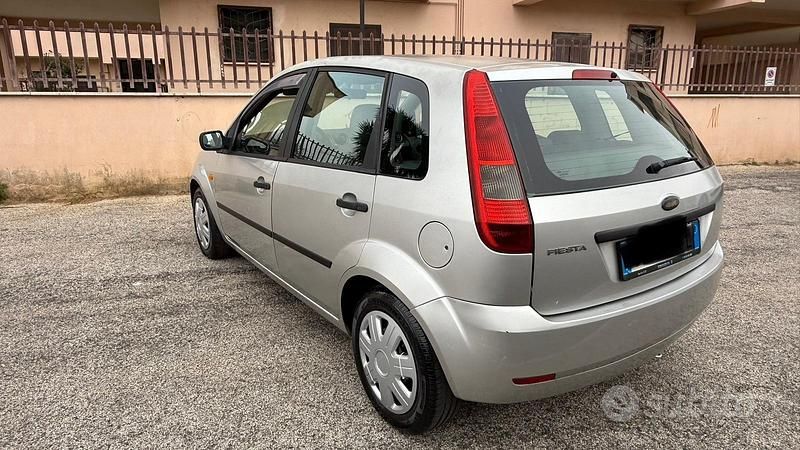 Usata Ford Fiesta 2004 Grigio Utilitaria