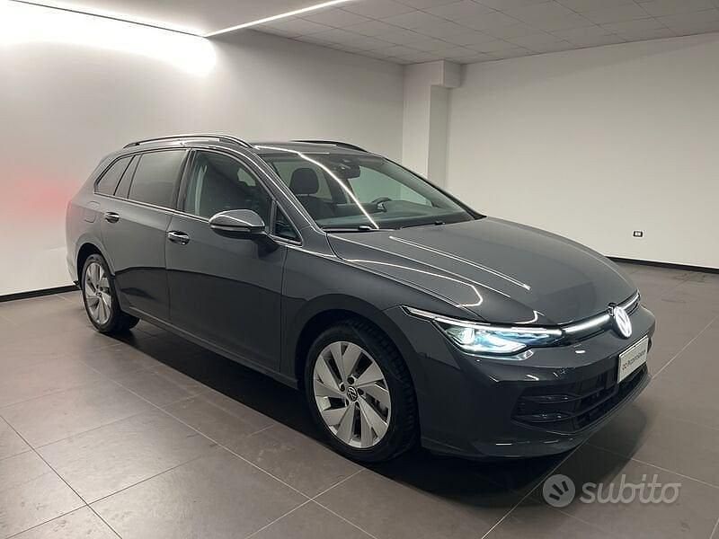 Usata VW Golf VIII Life 150 CV (110 kW) 2024 Grigio Station wagon