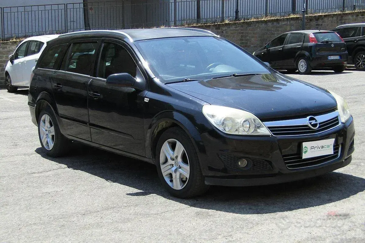 Usata Opel Astra Enjoy 125 CV (91 kW) 2009 Nero Station wagon