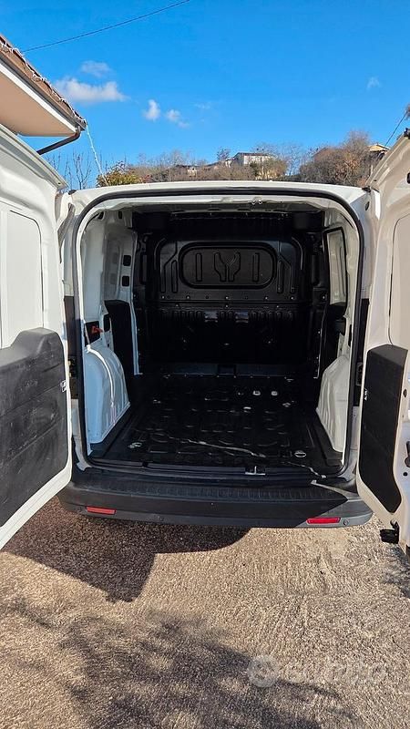 Usata Opel Combo 105 CV (77 kW) 2016 Bianco Monovolume