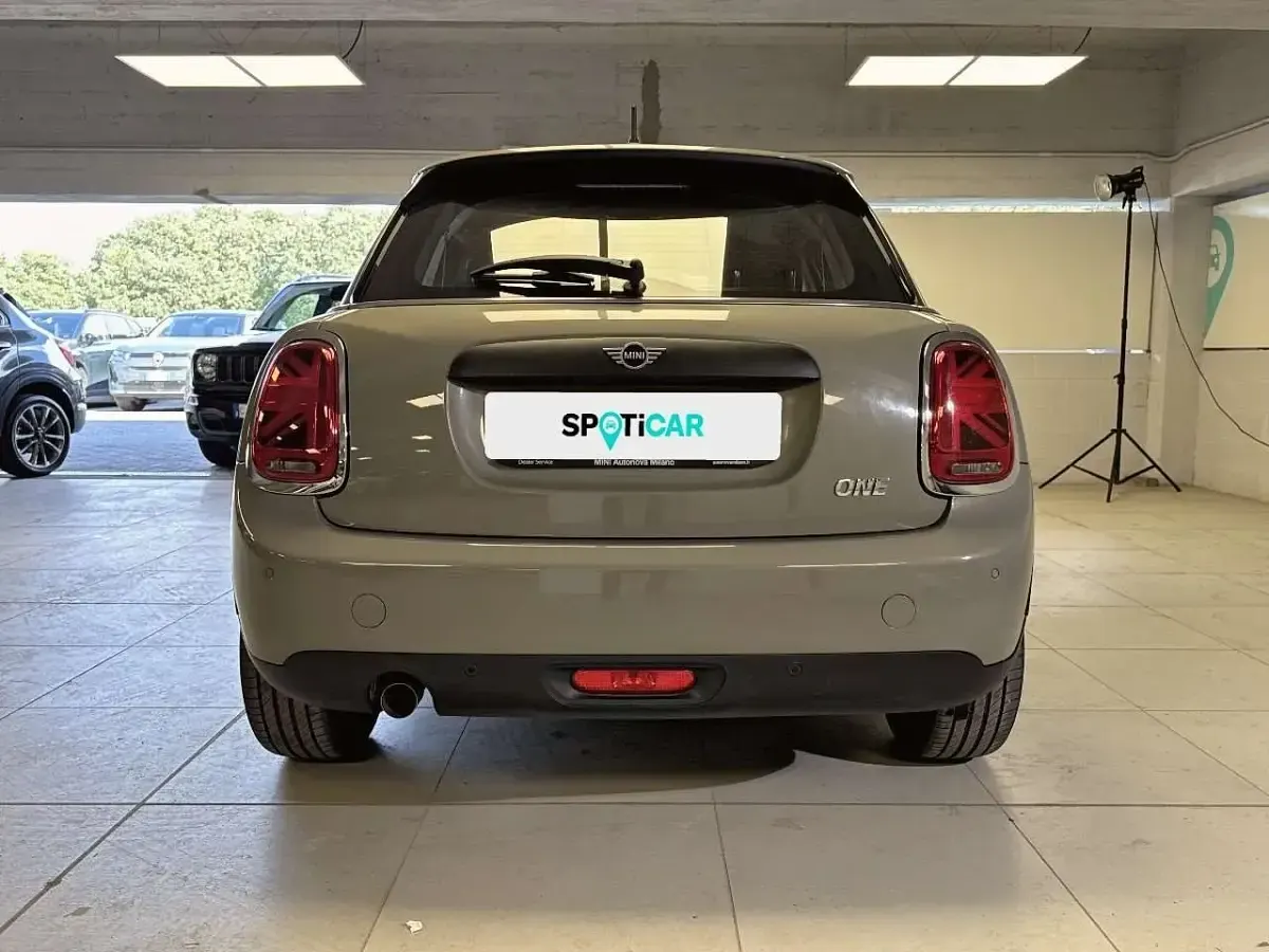 Usata Mini ONE 75 CV (55 kW) 2020 Grigio Utilitaria