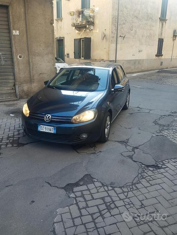 Usata VW Golf VI 105 CV (77 kW) 2010 Blu Utilitaria