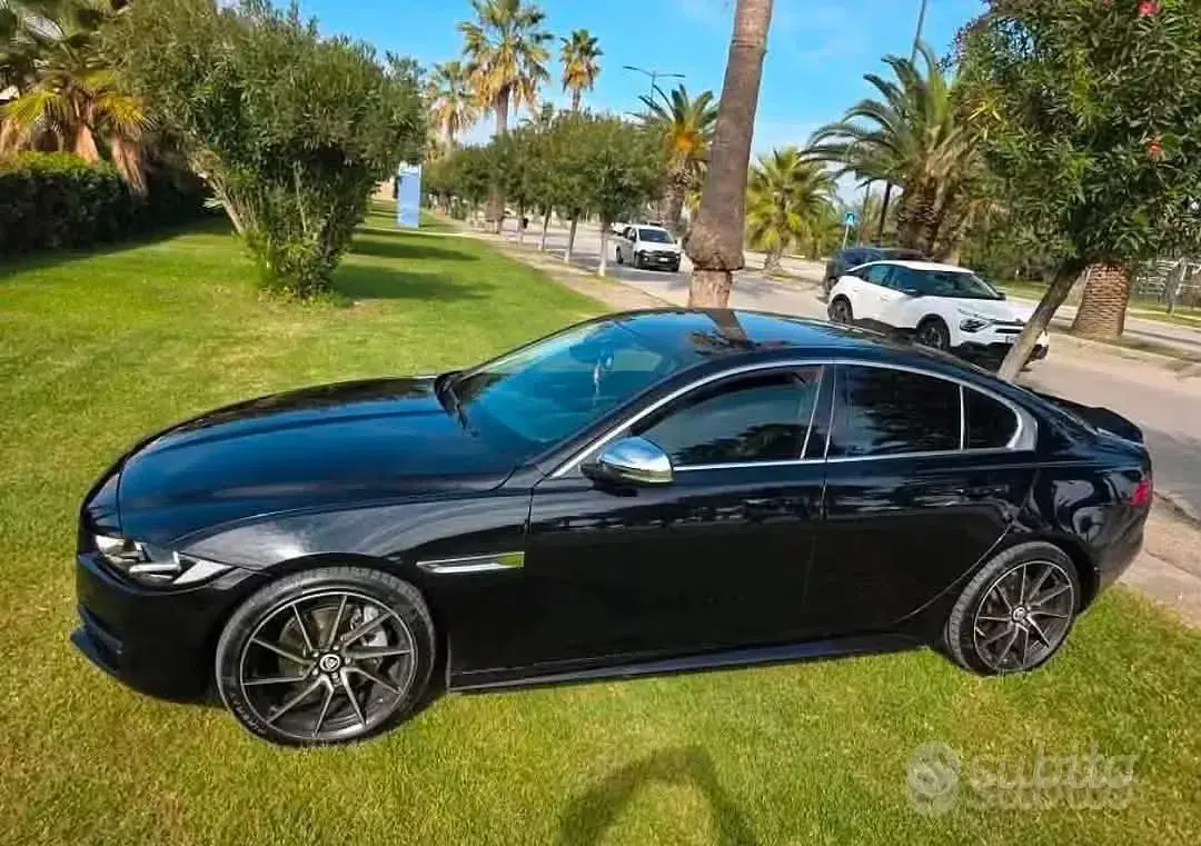 Usata Jaguar XE 179 CV (131 kW) 2018 Nero Berlina