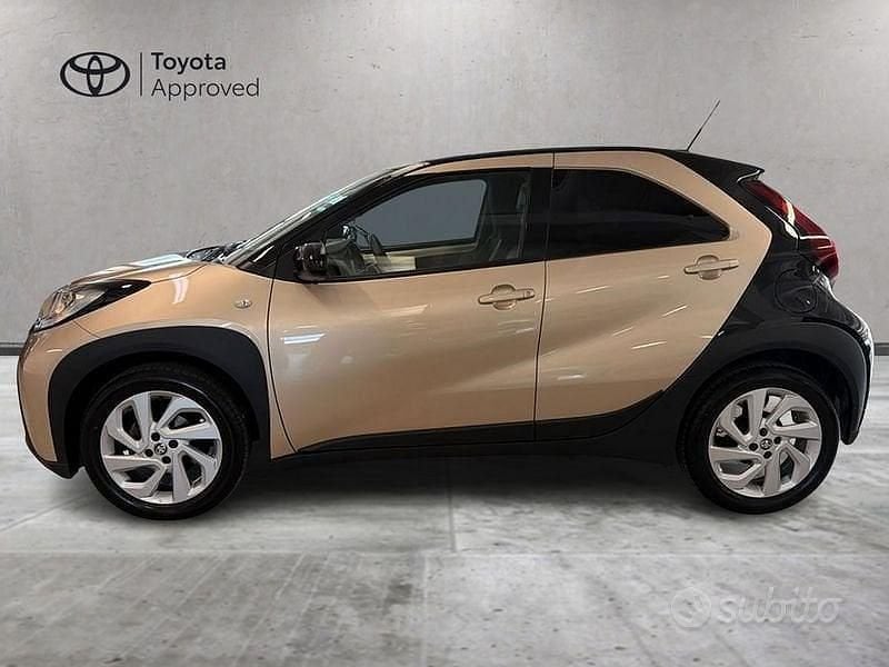 Usata Toyota Aygo X Trend 72 CV (52 kW) 2022 Grigio SUV