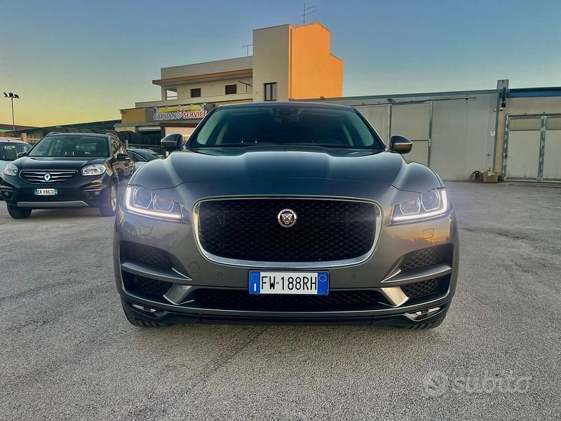 Usata Jaguar F-Pace Portfolio 180 CV (132 kW) 2019 Grigio SUV