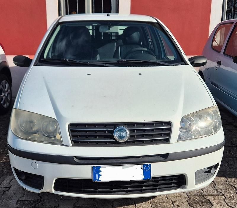 Bianco Usata 2005 Fiat Punto Active Due volumi | 1700 € (Buon prezzo) - Immagine 1/4