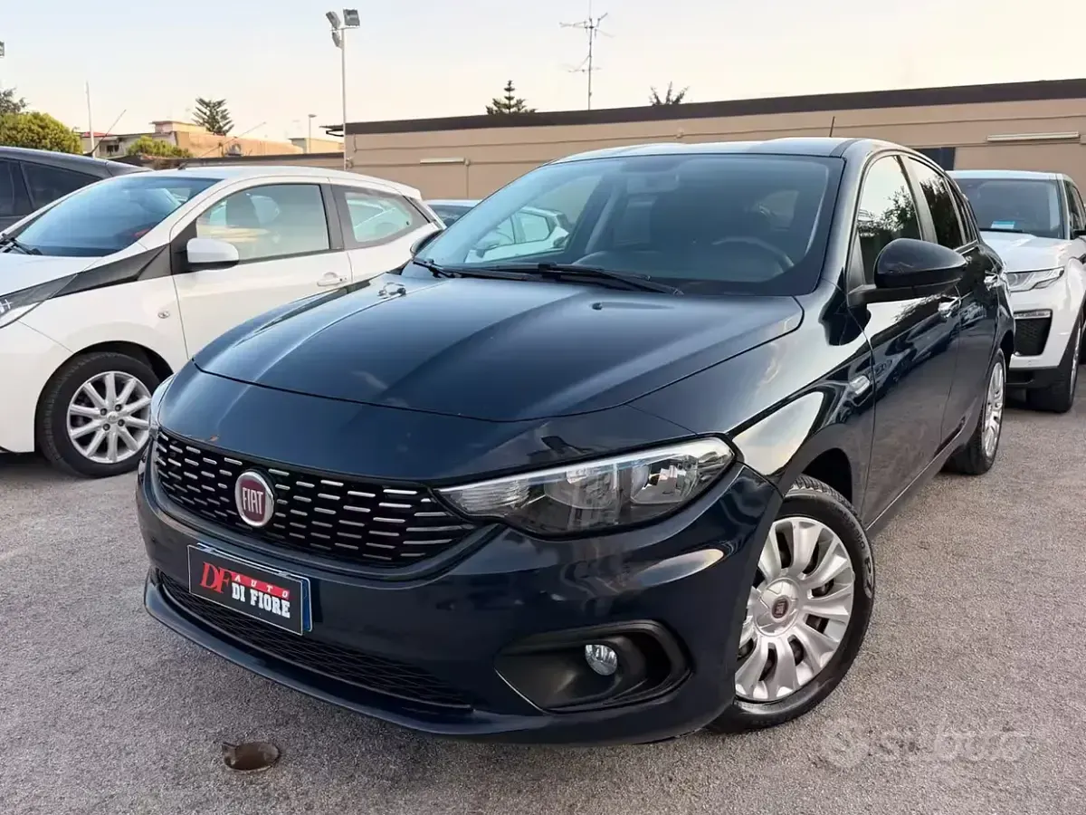 Usata Fiat Tipo Lounge 120 CV (88 kW) 2018 Blu Berlina
