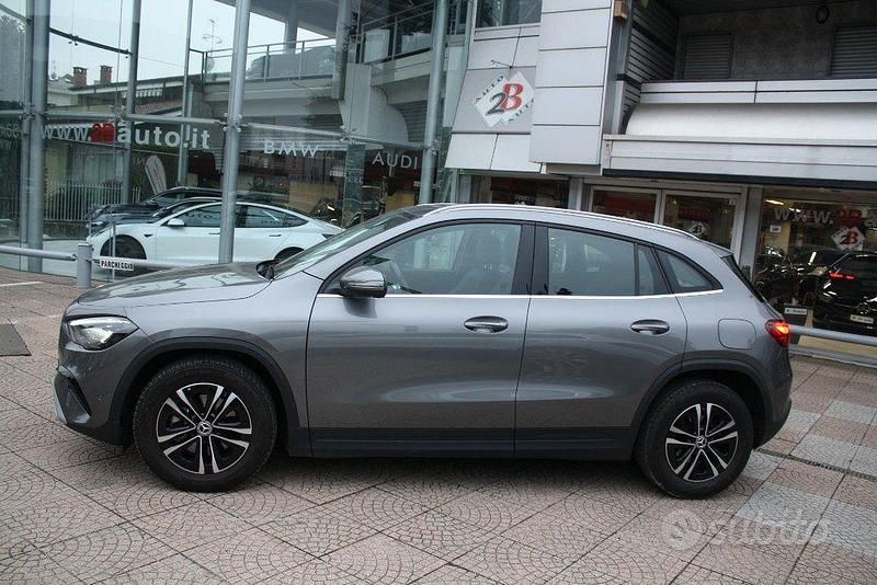 Usata Mercedes GLA200 Business 150 CV (110 kW) 2023 Grigio SUV