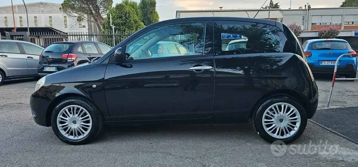 Usata Lancia Ypsilon 60 CV (44 kW) 2010 Nero Utilitaria