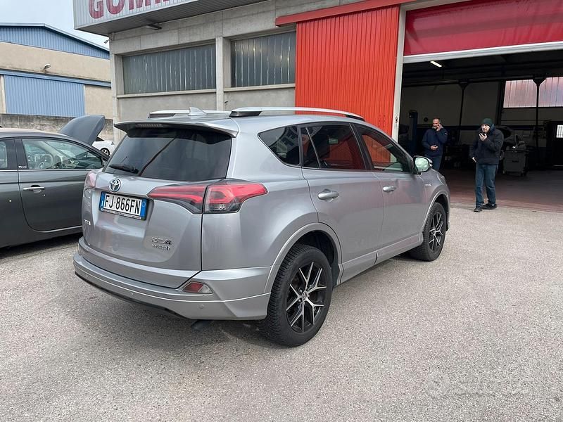 Usata Toyota RAV4 Hybrid 2017 Grigio SUV