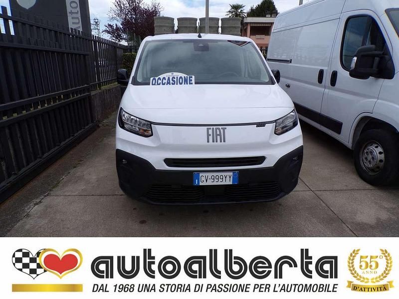 Usata Fiat Doblò 101 CV (74 kW) 2024 Bianco pastello Monovolume