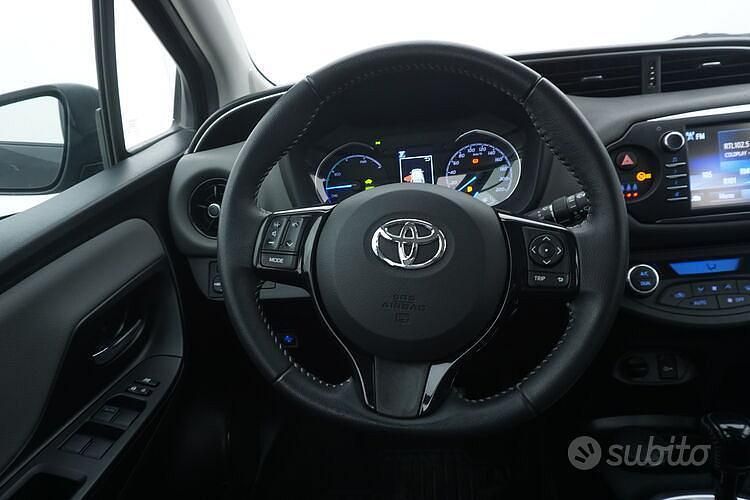 Usata Toyota Yaris Hybrid Active 100 CV (73 kW) 2018 Nero Berlina