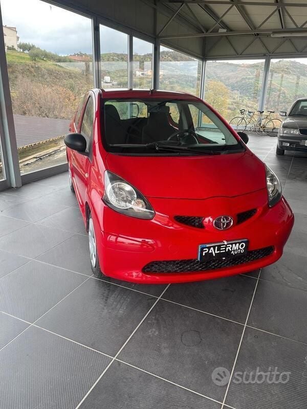 Usata Toyota Aygo 68 CV (50 kW) 2008 Rosso Utilitaria