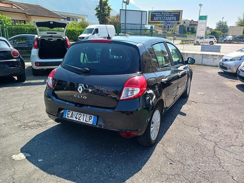 Usata Renault Clio II 75 CV (55 kW) 2010 Nero Utilitaria