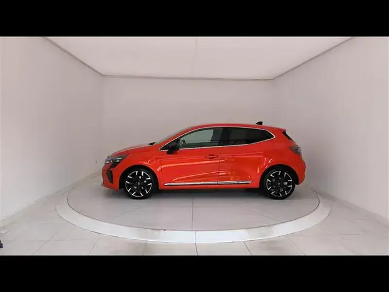 Usata Renault Clio Techno 100 CV (73 kW) 2025 Arancione Utilitaria