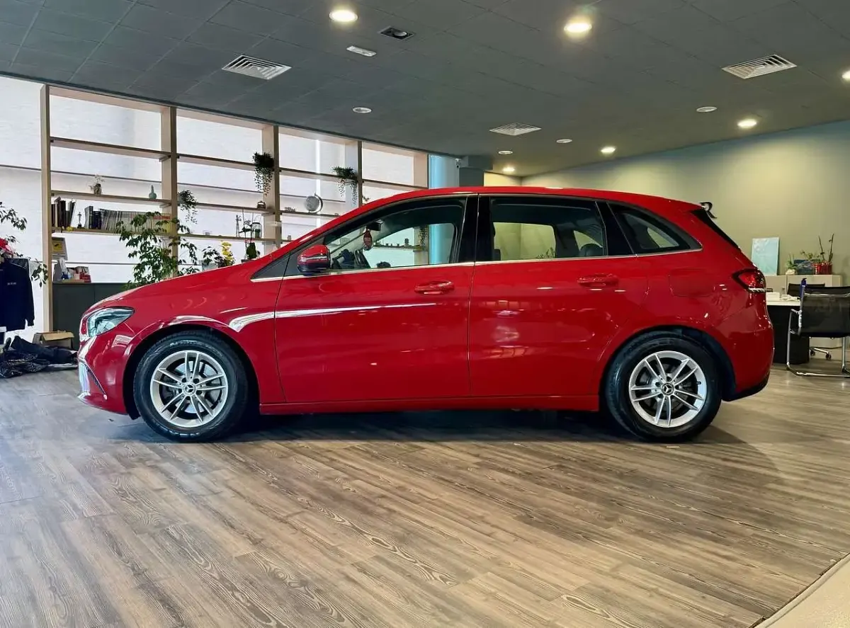 Usata Mercedes B200 150 CV (110 kW) 2019 Rosso Utilitaria