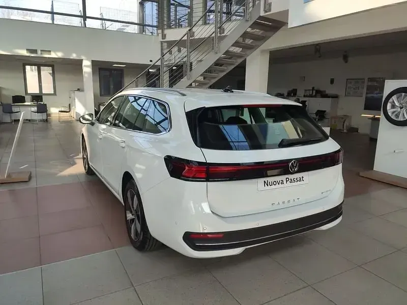 Nuova VW Passat Business 204 CV (150 kW) 2026 Pure white Station wagon