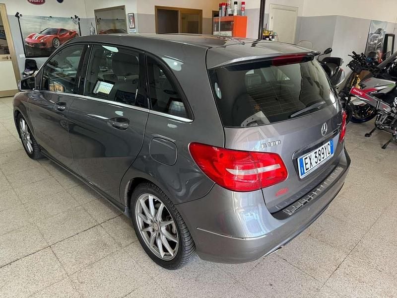Begagnad Mercedes B160 109 HK (80 kW) 2014 Grå Minibuss