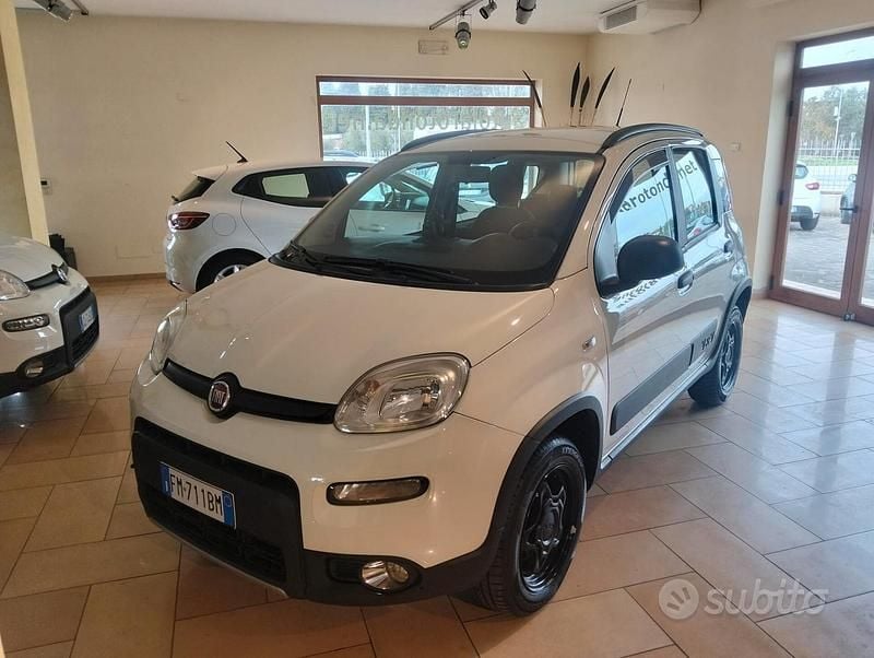 Usata Fiat Panda 4x4 S 95 CV (69 kW) 2017 Bianco Utilitaria