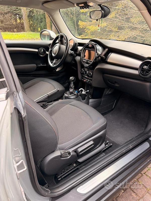 Usata Mini Cooper 116 CV (85 kW) 2016 Grigio Utilitaria