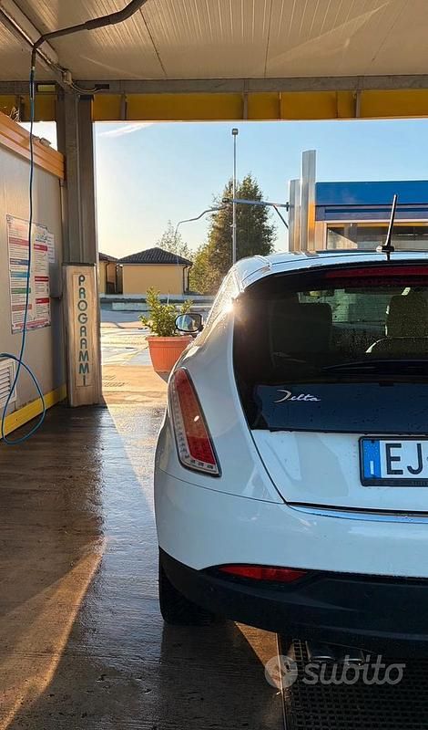 Usata Lancia Delta 189 CV (139 kW) 2011 Bianco Utilitaria