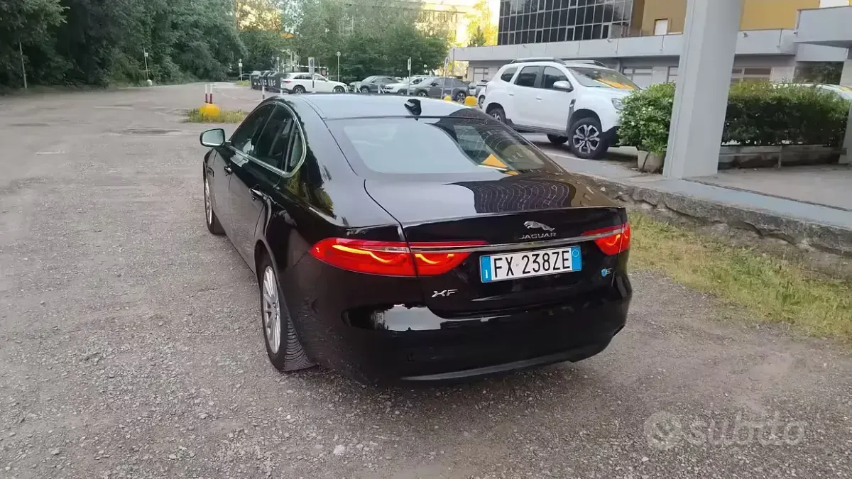 Usata Jaguar XF 163 CV (119 kW) 2019 Nero Berlina